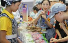 酒博会上铜仁特产受亲昧