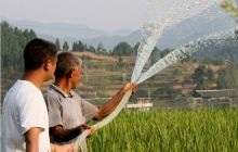 印江千名党员干部下基层抗旱夺增收