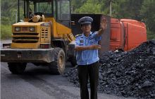 铜仁马岩至九龙洞弯道路段处 货车发生侧翻