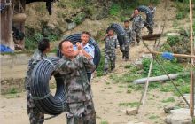 “迷彩”深山找水助乡亲