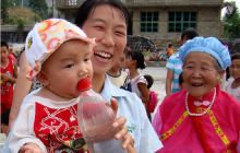 “红水桶”确保120余名师生饮水
