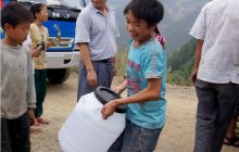 德江县国土资源局为岩门群众送水解渴