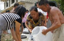 荆角乡为临时饮水困难群众送水900余吨