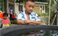 800余群众断水 “红水桶”解难