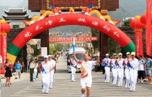 铜仁举行民运会火炬传递活动