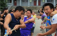 铜仁二中庆祝第二十七个教师节拔河比赛