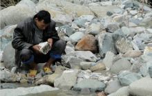 金厂河上淘金热