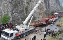 玉铜公路发生交通事故导致4人死亡