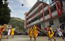 冷水乡举办“联谊杯”篮球赛过国庆