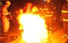 铜仁煤气泄露起火 消防及时排险