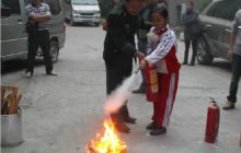 师生家长齐学“逃生术” 铜仁启航演习疏散逃生