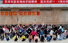 铜仁学院师生加班加点排练旅游文化节晚会节目