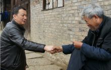 地区工商局真情帮扶德江稳坪社区