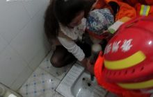 3岁女童脚卡尿槽 消防紧急施救