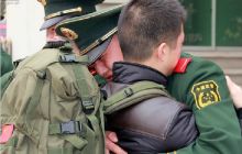 铜仁消防老兵告别军旅 踏上返乡路