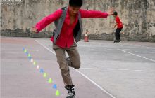 青春飞扬：轮滑协会轮滑交流赛