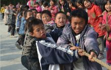 盘石镇芭茅绿色希望小学举行学生冬季拔河运动会