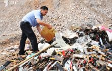 铜仁市公安机关统一销毁非法枪支及刀具